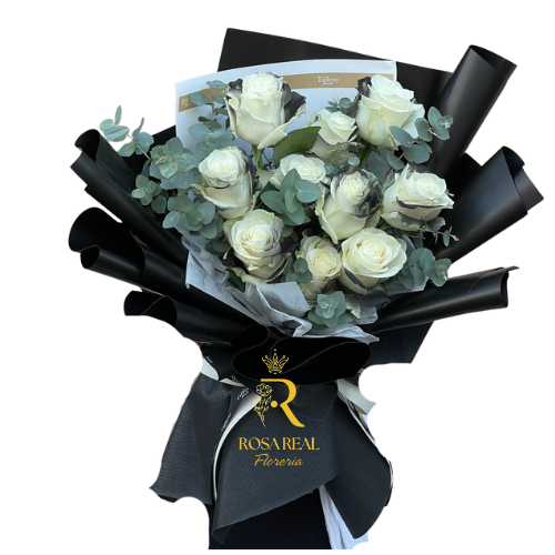 Ramo de 10 rosas blancas frescas envuelto con cinta elegante