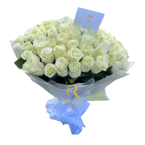 Ramo de 100 rosas blancas frescas y elegantes, ideal para regalar en ocasiones especial