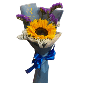 Ramo de girasol y astromelias frescas, presentado con envoltura elegante y cinta decorativa – Rosas Real.