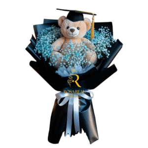 Ramo con oso de peluche y flores de gypsophila azul envuelto con cinta decorativa