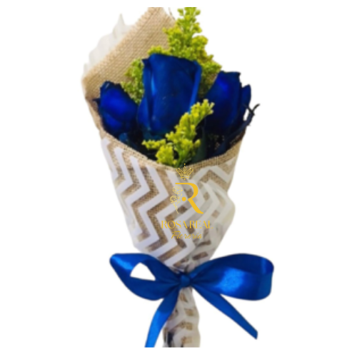 ramo de 3 rosas azules frescas con envoltura elegante