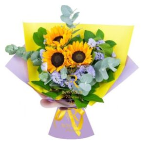 Ramo de girasoles con eucalipto en presentación natural