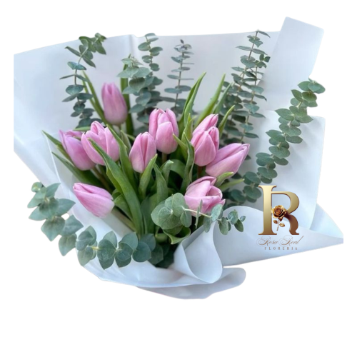 Ramo de 10 tulipanes rosados con eucalipto y envoltura elegante