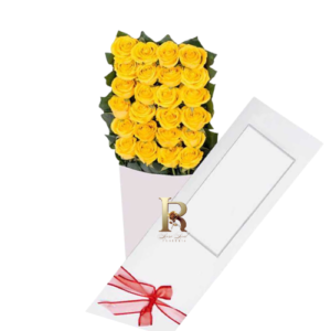 Arreglo floral en caja blanca con 24 rosas amarillas frescas y lazo rojo