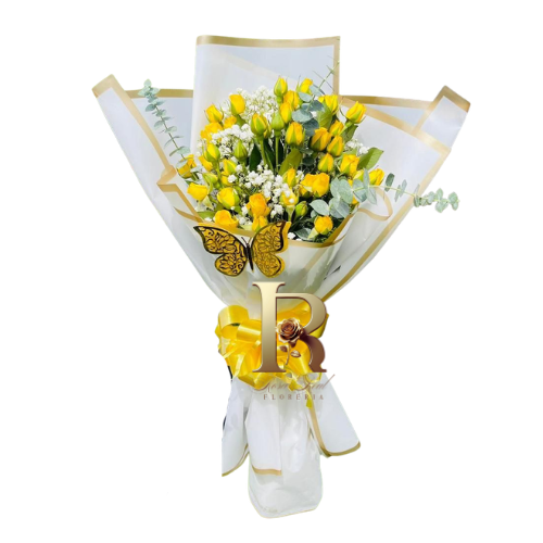 Ramo de 10 minirosas amarillas con eucalipto, papel coreano blanco con dorado y adorno de mariposa.